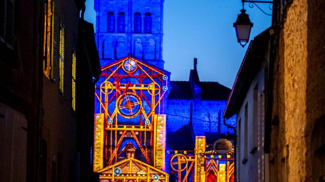 Ton- und Lichtshow Châtel-Montagne