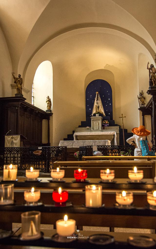 Interior de la iglesia de Nuestra Señora de los Enfermos de Saint-Blaise