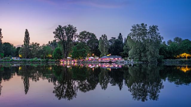 Les berges de Vichy et ses guinguettes