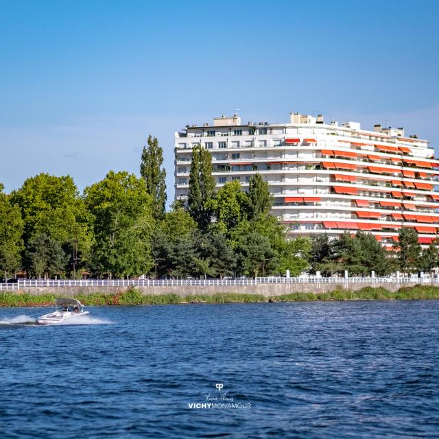 Activities on the lake of Allier