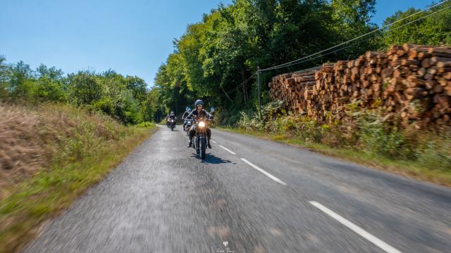 Viaje en moto por los montes Bourbonnaise